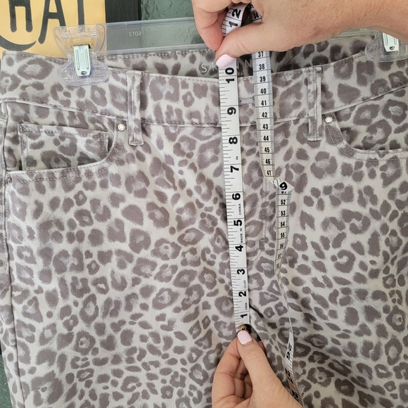 WHBM Leopard Print Pants - Picture 3 of 6